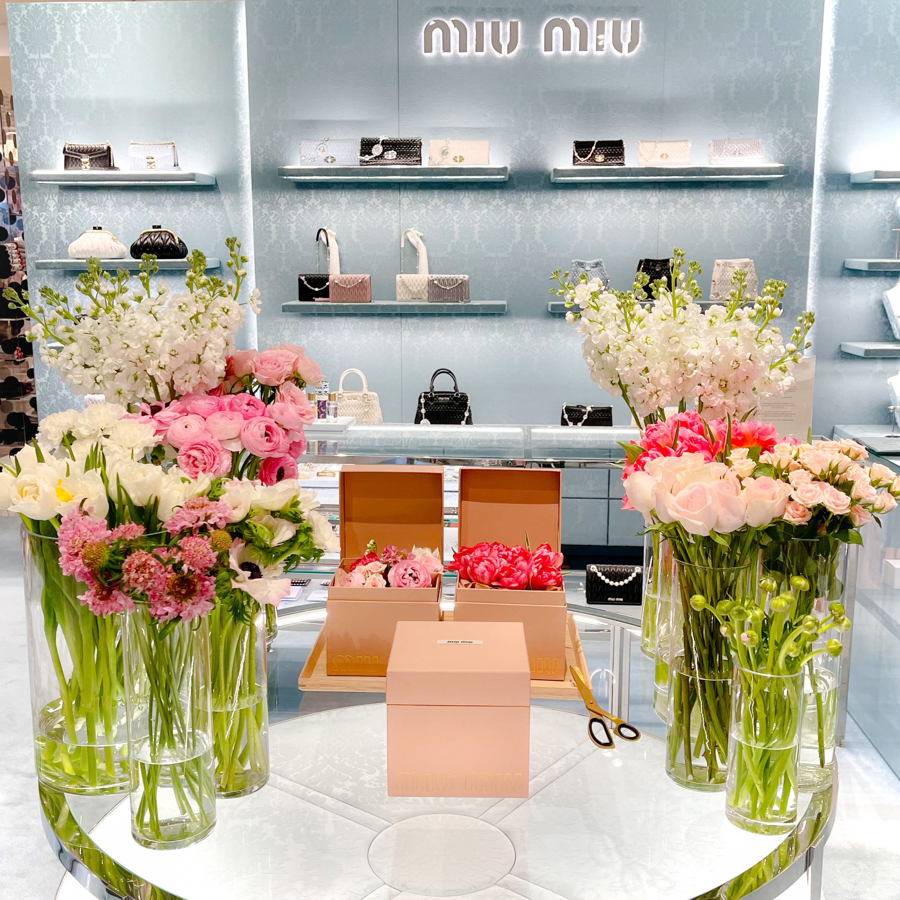 Custom Flower Arrangements for Party in Toronto